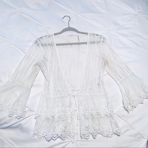 Entro Tops - ⭐️⭐️WHITE LACE TOP⭐️⭐️